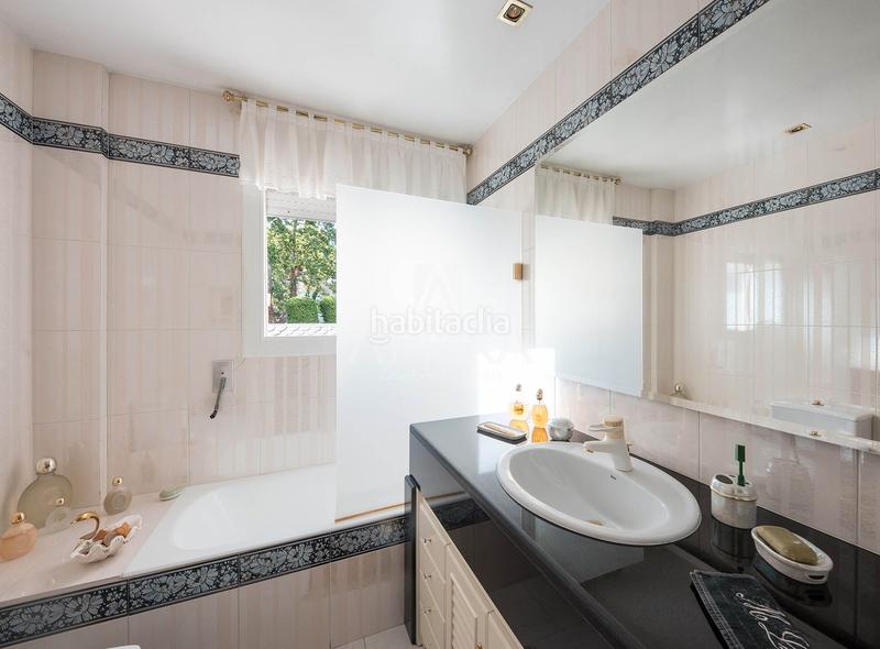 Foto ea335189-a4db-49a2-9c1a-2cf42e349bce. Casa con riscaldamento parcheggio piscina in Pedralbes Barcelona