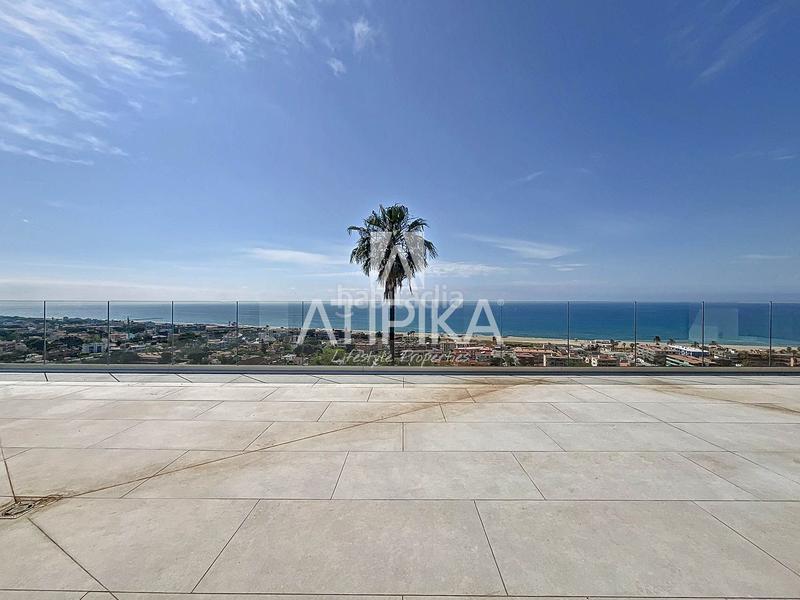 Foto 204935eb-b5de-4256-8875-6f4495abfb7c. Rent house with heating parking pool in Bellamar Castelldefels