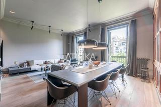 Piso en Dreta de l´Eixample. Elegante piso en venta de 4 habitaciones en el corazón de passei