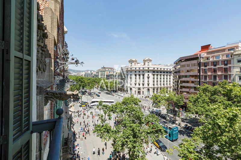 Foto 09ab8083-d1d7-4c61-a398-10e43ac14757. Piso elegante piso en venta de 4 habitaciones en el corazón de passeig de gràcia en Barcelona