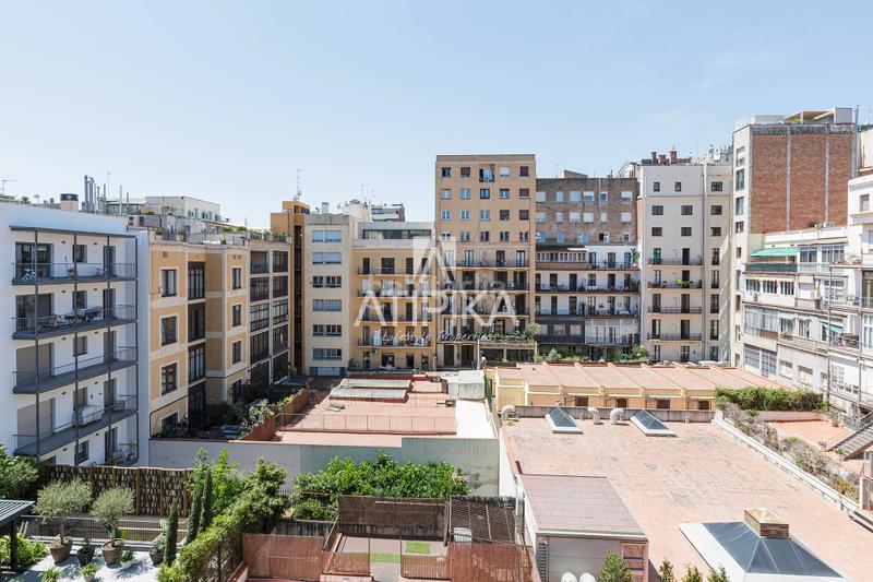 Foto 2583da1a-5246-4cb0-b808-45a2b0fb884c. Piso elegante piso en venta de 4 habitaciones en el corazón de passeig de gràcia en Barcelona