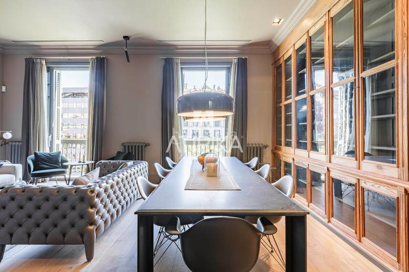 Foto 594d9da3-4402-4a48-9e67-16501730e62a. Piso elegante piso en venta de 4 habitaciones en el corazón de passeig de gràcia en Barcelona