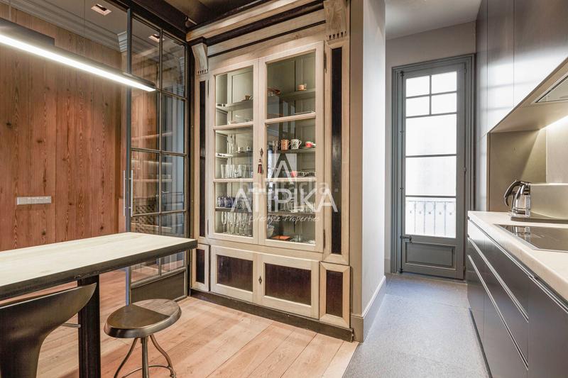Foto b6cb5d66-b47b-4d69-9f26-f8b503f1a991. Piso elegante piso en venta de 4 habitaciones en el corazón de passeig de gràcia en Barcelona