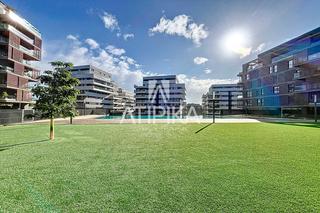 Pis a Finestrelles. Piso en venta de obra nueva con terraza, piscina comunitaria y p