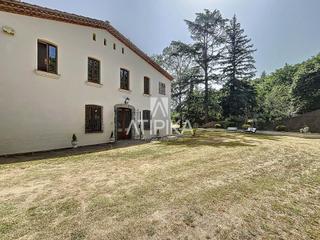 Masia a Vallgorguina. Masia reformada en venta con cinco habitaciones y piscina en val