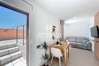 Location Attique à La Nova Esquerra de l´Eixample. Ático a estrenar en alquiler temporal con terraza de 25m  en la