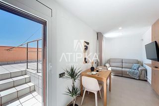 Rent Penthouse in La Nova Esquerra de l´Eixample. Ático en alquiler temporal con terraza de 25m  en la nova esquer
