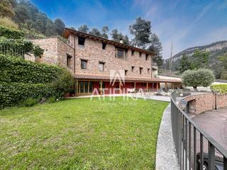 Casa  De la rectoria. Masia en venta completamente reformada en un entorno natural exc
