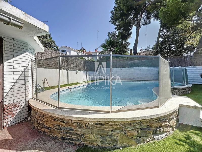 Foto 07724e05-b6e0-418b-9ec1-9e449b92ccb1. Casa con riscaldamento parcheggio piscina in Montmar Castelldefels