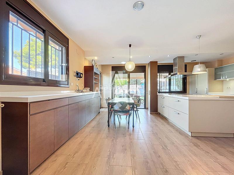 Foto 4d467611-276f-4aeb-b03b-7db7aa8143d0. Casa con riscaldamento parcheggio piscina in Montmar Castelldefels