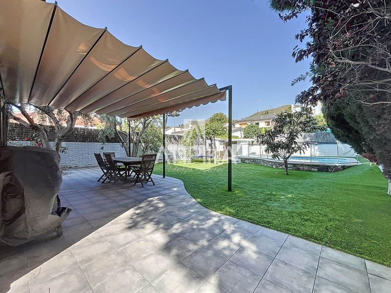 Foto 6142967b-637e-4b6e-bb6b-acc426e31020. Casa con riscaldamento parcheggio piscina in Montmar Castelldefels