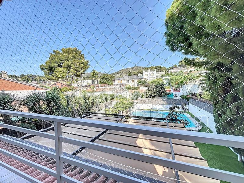 Foto 67024f10-b7de-4ffc-bec0-533795c13f71. Casa con riscaldamento parcheggio piscina in Montmar Castelldefels