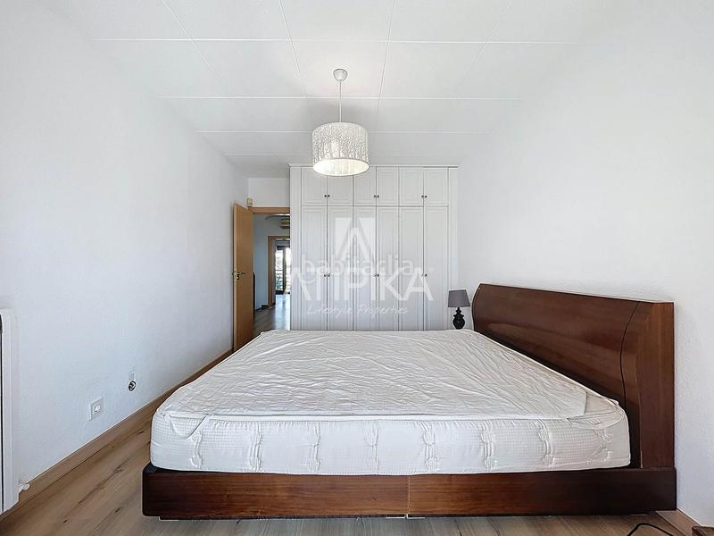 Foto 8eb4bca9-1763-4a2d-8b4b-47a1d477cd90. Casa con riscaldamento parcheggio piscina in Montmar Castelldefels