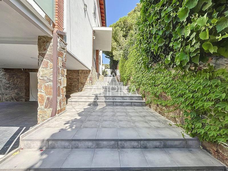 Foto 9cbb56d2-6892-4f54-88b5-c1aa9ab75498. Casa con riscaldamento parcheggio piscina in Montmar Castelldefels