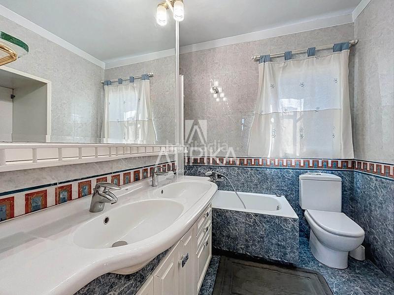 Foto ccbaf861-7ac8-414c-8772-280448818697. Casa con riscaldamento parcheggio piscina in Montmar Castelldefels