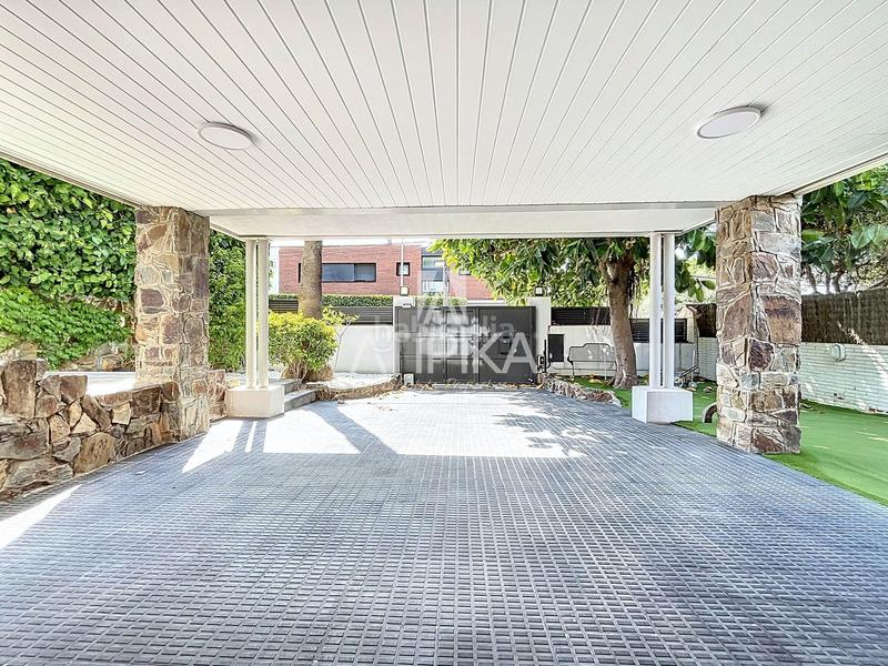 Foto e856cb52-df16-4fe9-9544-d1bfad8283c6. Casa con riscaldamento parcheggio piscina in Montmar Castelldefels