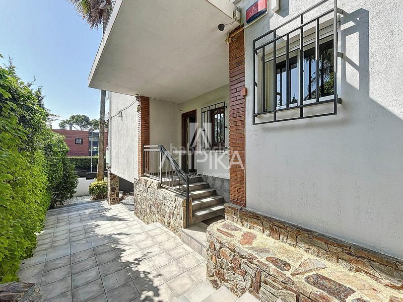 Foto ec06b113-79b6-490f-8e56-1b4acdb65798. Casa con riscaldamento parcheggio piscina in Montmar Castelldefels