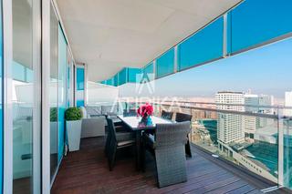 Rent Flat in Diagonal Mar i el Front Marítim del Poblenou. Exclusivo piso de alquiler temporal frente al mar con piscina co