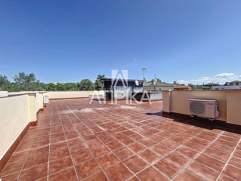 Foto 96f544bd-6aa0-4545-9ab1-c5a8800bd9b1. Haus mit heizung parking pool in Santa Maria-l´Eixample-Sud Sumella Cubelles