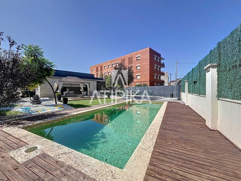 Foto ca6f0da4-4ff2-4694-b2a1-d5ed748e1ebc. Haus mit heizung parking pool in Santa Maria-l´Eixample-Sud Sumella Cubelles