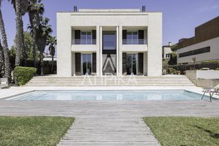 Affitto Casa in Gava Mar. Exclusiva casa de diseño en primera línea de mar con piscina pri
