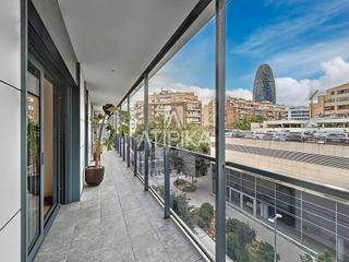 Lloguer Pis a El Parc i la Llacuna del Poblenou. Moderno piso en alquiler con parking y piscina comunitaria