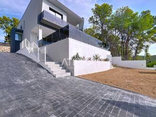 Casa en Mas Alba. Moderna casa unifamiliar de obra nueva en mas alba  sitges