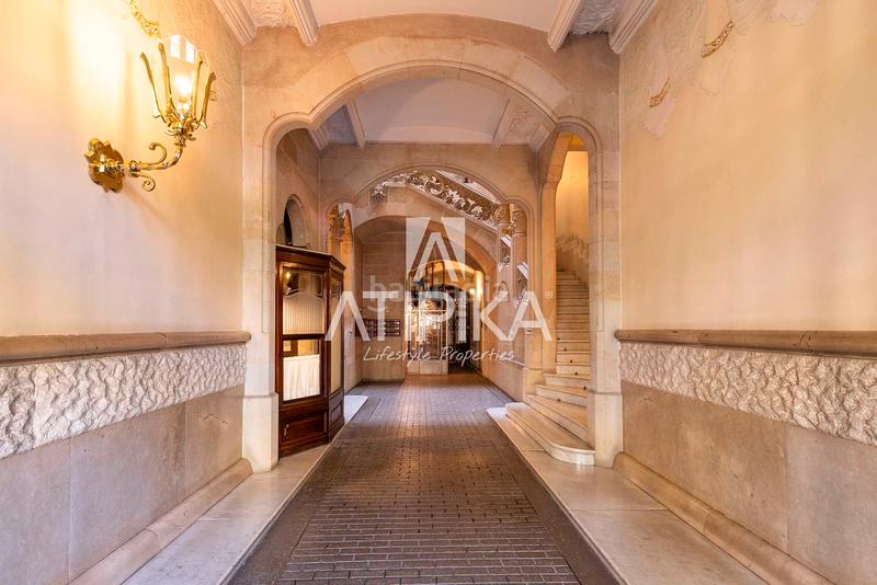 Foto 251f1ebd-3068-4aa0-849c-9bd731b73404. Piso propiedad única de 412m en finca histórica del eixample elegancia arquitectónica, techos de más de 4m y luz natural envolvente en Barcelona