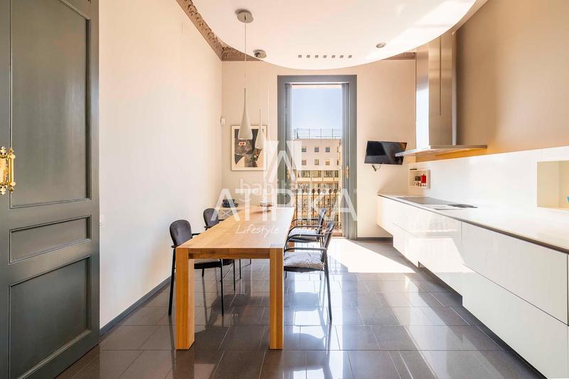 Foto 4f7a3045-bc13-461d-a137-7c87ba7f69fd. Piso propiedad única de 412m en finca histórica del eixample elegancia arquitectónica, techos de más de 4m y luz natural envolvente en Barcelona