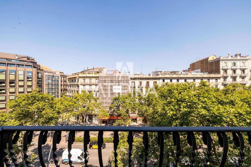 Foto 9cea6b67-3e97-49b0-ace4-2d7d96548955. Piso propiedad única de 412m en finca histórica del eixample elegancia arquitectónica, techos de más de 4m y luz natural envolvente en Barcelona
