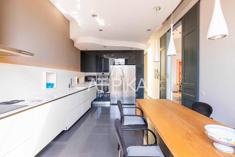 Foto a616ae35-5db8-451b-8151-753a588ace43. Piso propiedad única de 412m en finca histórica del eixample elegancia arquitectónica, techos de más de 4m y luz natural envolvente en Barcelona