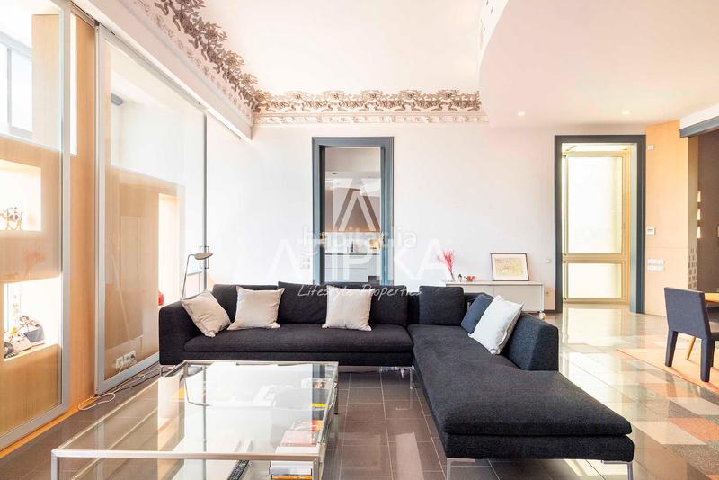 Foto ec8fe042-6348-4edd-b544-4daa27f10ad2. Piso propiedad única de 412m en finca histórica del eixample elegancia arquitectónica, techos de más de 4m y luz natural envolvente en Barcelona