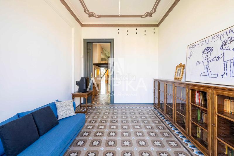 Foto fd7d3bf2-0f11-4bc8-bb7b-a848e798b391. Piso propiedad única de 412m en finca histórica del eixample elegancia arquitectónica, techos de más de 4m y luz natural envolvente en Barcelona
