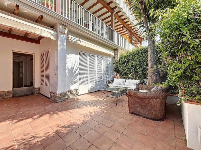 Foto 30c2d946-5532-4bbc-8198-fcc6b5864428. Piso  con encanto mediterráneo y jardín privado en el vinyet, a escasos metros del mar en Sitges