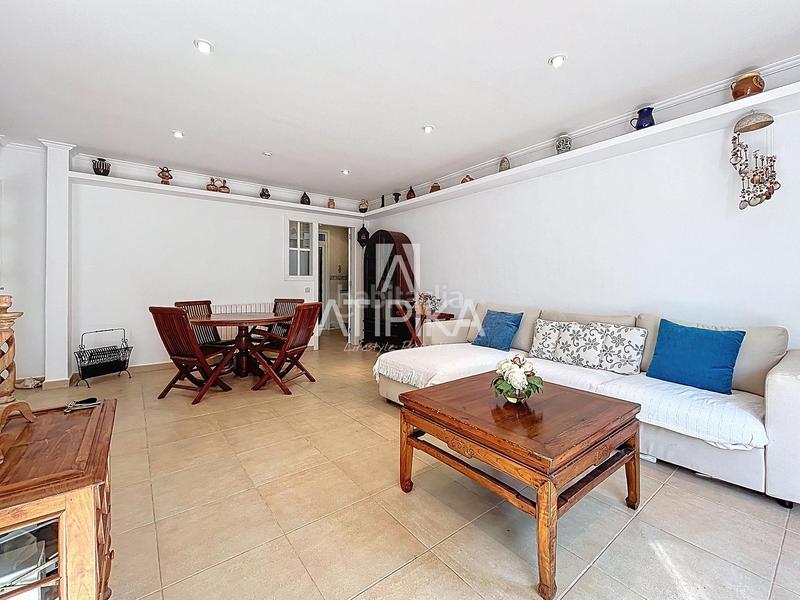 Foto 4027d84b-47ee-4b1b-97cc-7a25bbd8aba3. Piso  con encanto mediterráneo y jardín privado en el vinyet, a escasos metros del mar en Sitges