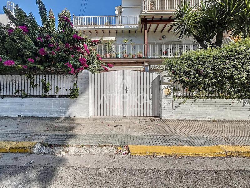 Foto 5877cf68-d690-4c85-b7c5-b263c5254c0e. Piso  con encanto mediterráneo y jardín privado en el vinyet, a escasos metros del mar en Sitges
