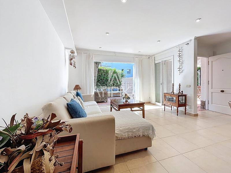Foto 68c6fc1e-b0d6-4e87-9108-81fcbeb5ccd7. Piso  con encanto mediterráneo y jardín privado en el vinyet, a escasos metros del mar en Sitges