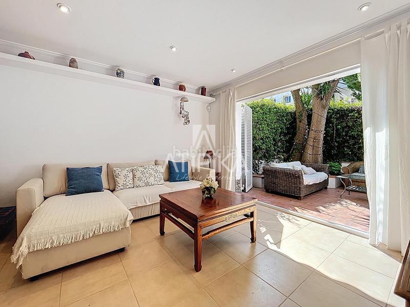 Foto 68ff84e9-5173-44d4-9703-1f8fec9defb5. Piso  con encanto mediterráneo y jardín privado en el vinyet, a escasos metros del mar en Sitges