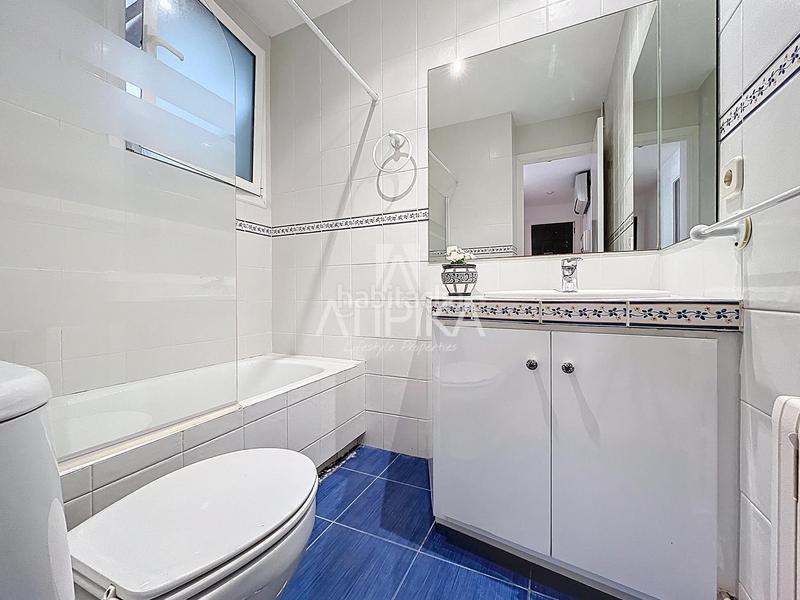 Foto 6aad0a5b-1ecf-4fdc-a40d-5ceb9d9c2af5. Piso  con encanto mediterráneo y jardín privado en el vinyet, a escasos metros del mar en Sitges
