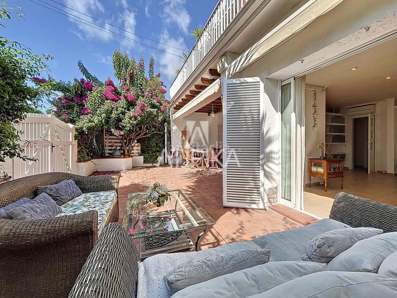 Foto a657912b-cf6d-4be0-a1fc-a5e2081595a2. Piso  con encanto mediterráneo y jardín privado en el vinyet, a escasos metros del mar en Sitges