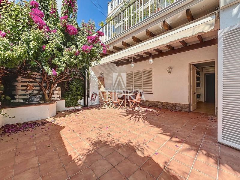 Foto b3f09cc3-9d8f-4a08-b983-b8572e4e02dd. Piso  con encanto mediterráneo y jardín privado en el vinyet, a escasos metros del mar en Sitges