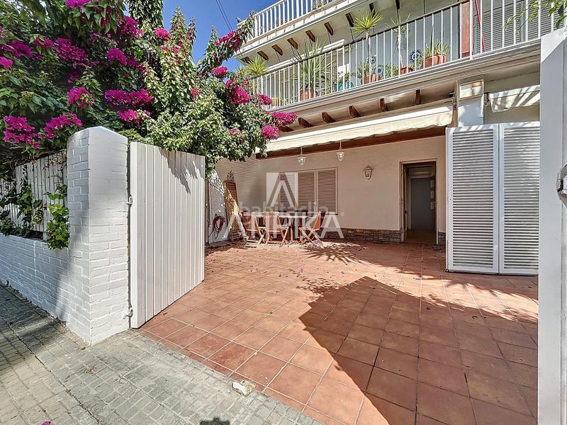 Foto b5c8eb0f-7aeb-48dd-9de7-394a2238338b. Piso  con encanto mediterráneo y jardín privado en el vinyet, a escasos metros del mar en Sitges