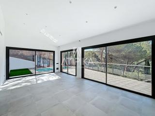 Casa a Vallromanes. Vivienda de obra nueva en venta con piscina en vallromanes