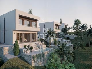 Casa en Llagostera. Vivienda de obra nueva con jardín, piscina y vistas al mediterrá