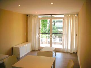 Lloguer Pis a Baixador. Apartamento reformado en alquiler temporal con terraza junto al