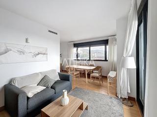 Pis a Collblanc. Piso en venta con espectaculares vistas, parking incluido y 3 ha
