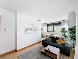 Piso en Collblanc. Piso en venta con vistas panorámicas de 3 habitaciones y parking