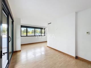 Appartement à Collblanc. Piso en venta en obra reciente de 3 habitaciones y plaza de park