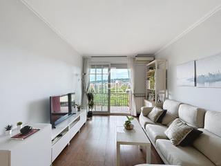 Location Appartement à La Nova Esquerra de l´Eixample. Acogedor piso en alquiler temporal con terraza y preciosas vista
