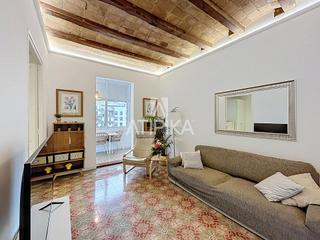 Lloguer Pis a La Nova Esquerra de l´Eixample. Elegante piso en alquiler temporal de 4 habitaciones en la calle
